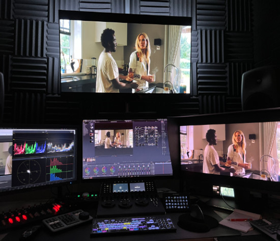 HDR 8K color grading in de studio
